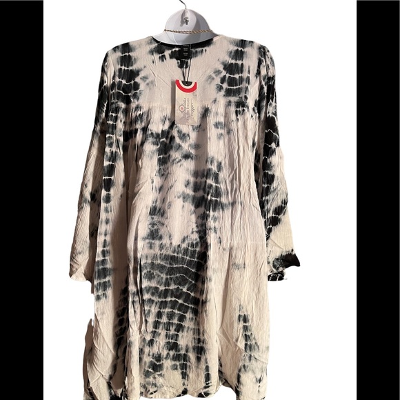 NWT.  Blouse by Sacred Threads. Onesize.   BL/RD 6.  222434 - Picture 3 of 5